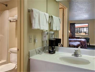 Days Inn By Wyndham N Little Rock East Норт Литъл Рок Екстериор снимка